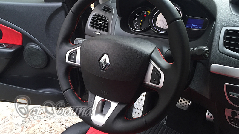 Кожаный руль в Renault Megane 