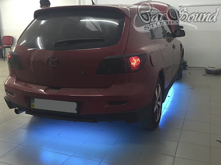 Mazda 3 неоновая голубая подсветка днища