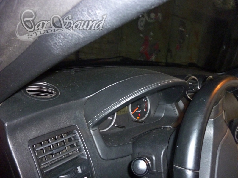 кожаная приборная панель Hyundai Coupe