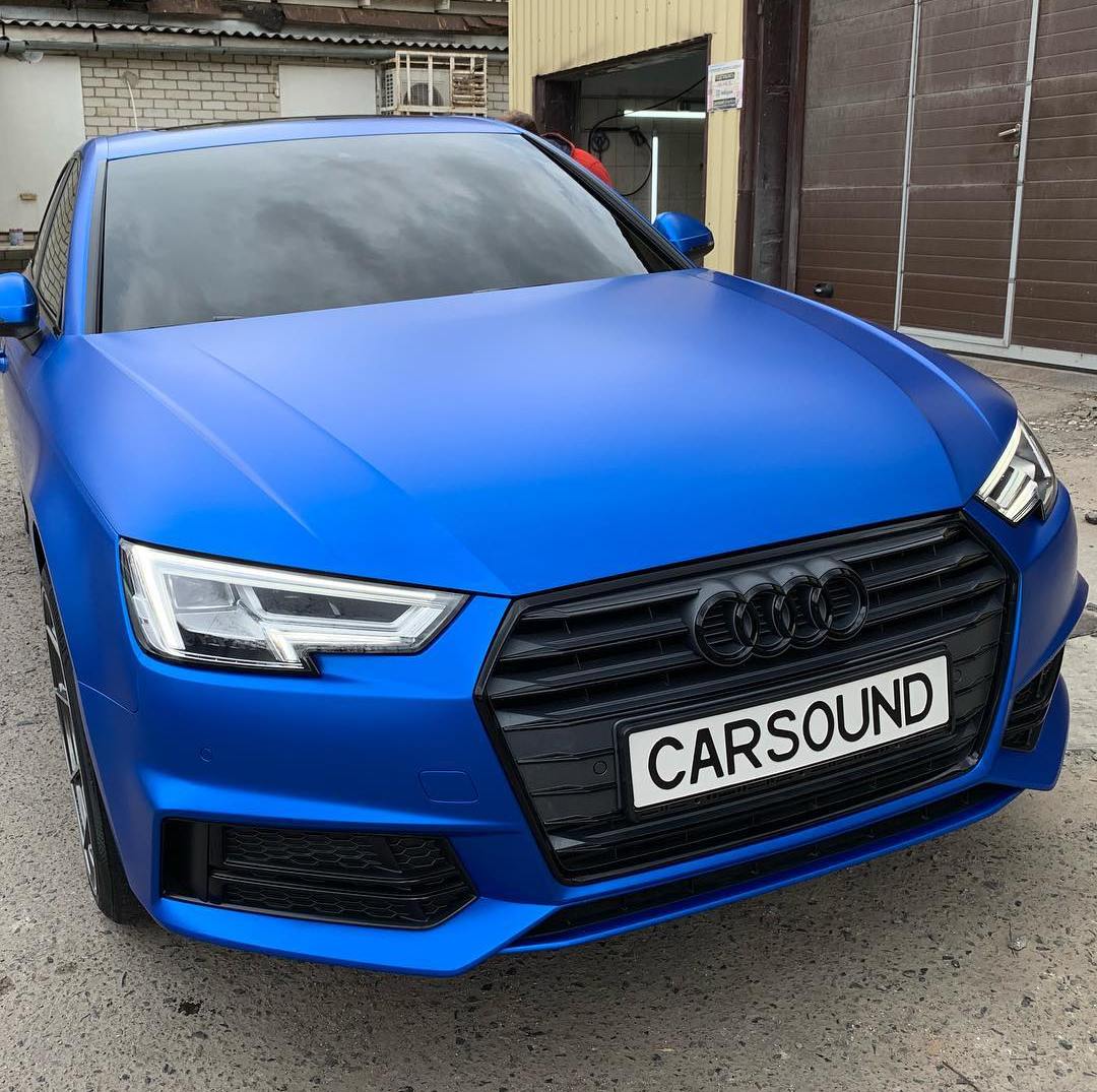 Синяя матовая пленка на авто Audi a4